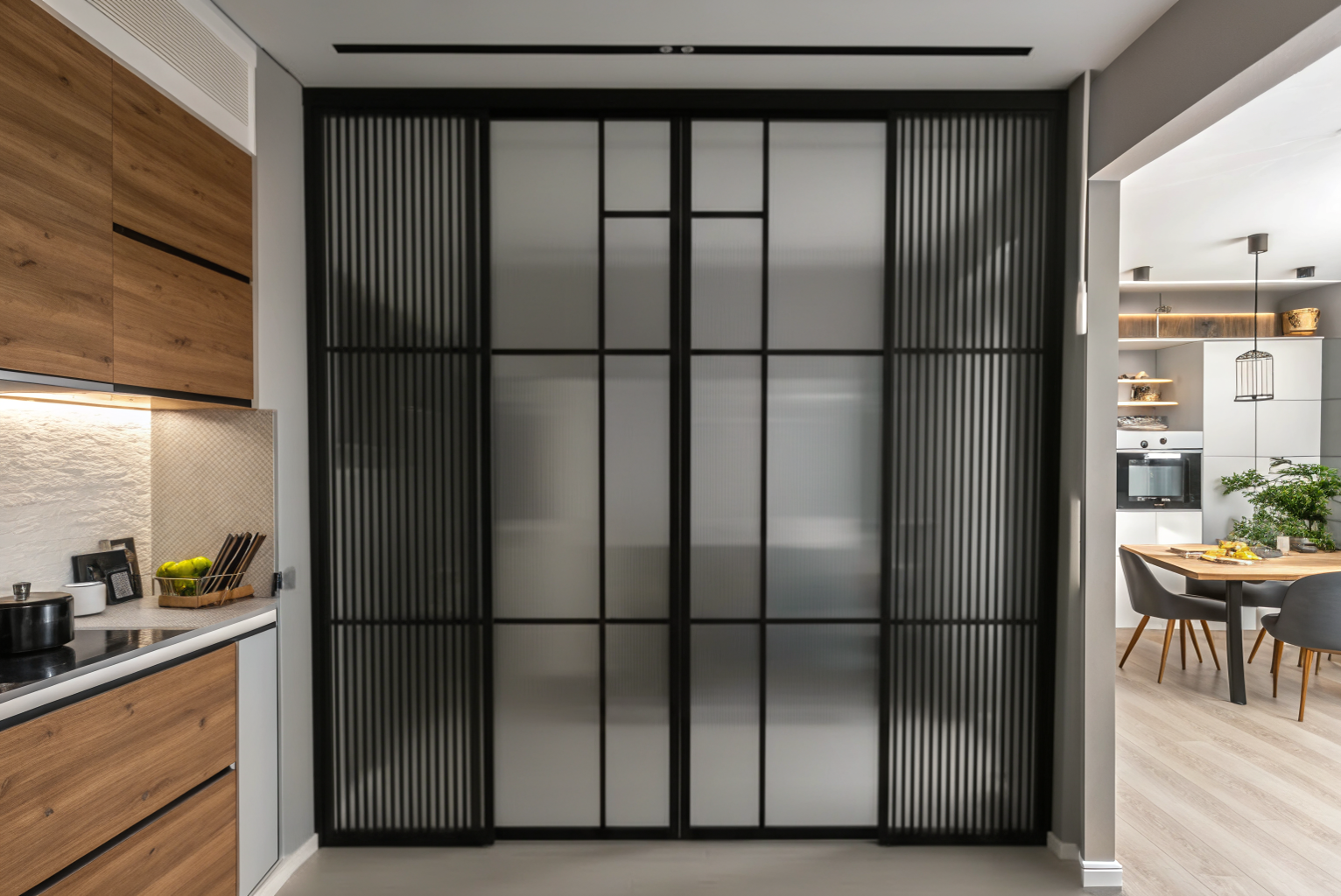 С декоративным стеклом