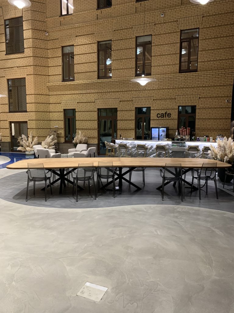 Переговорный стол 4.1 из массива дуба 5м