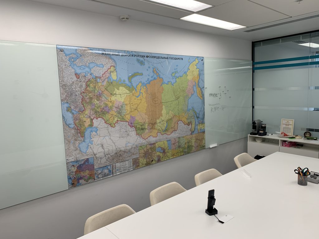 Стеклянная магнитно-маркерная доска белая 10 с фотопечатью